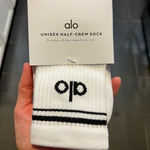 NWT Alo Yoga half crew socks